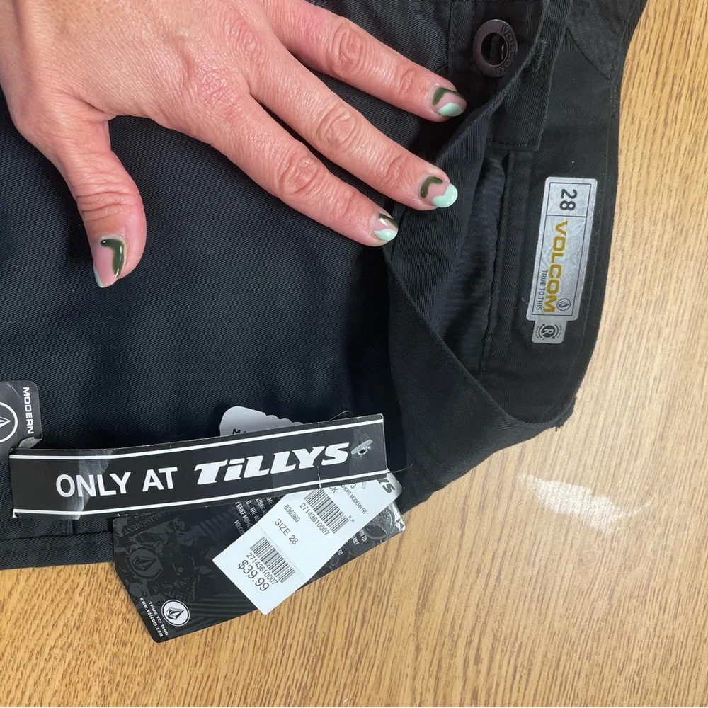Volcom shorts - Picture 2 of 2